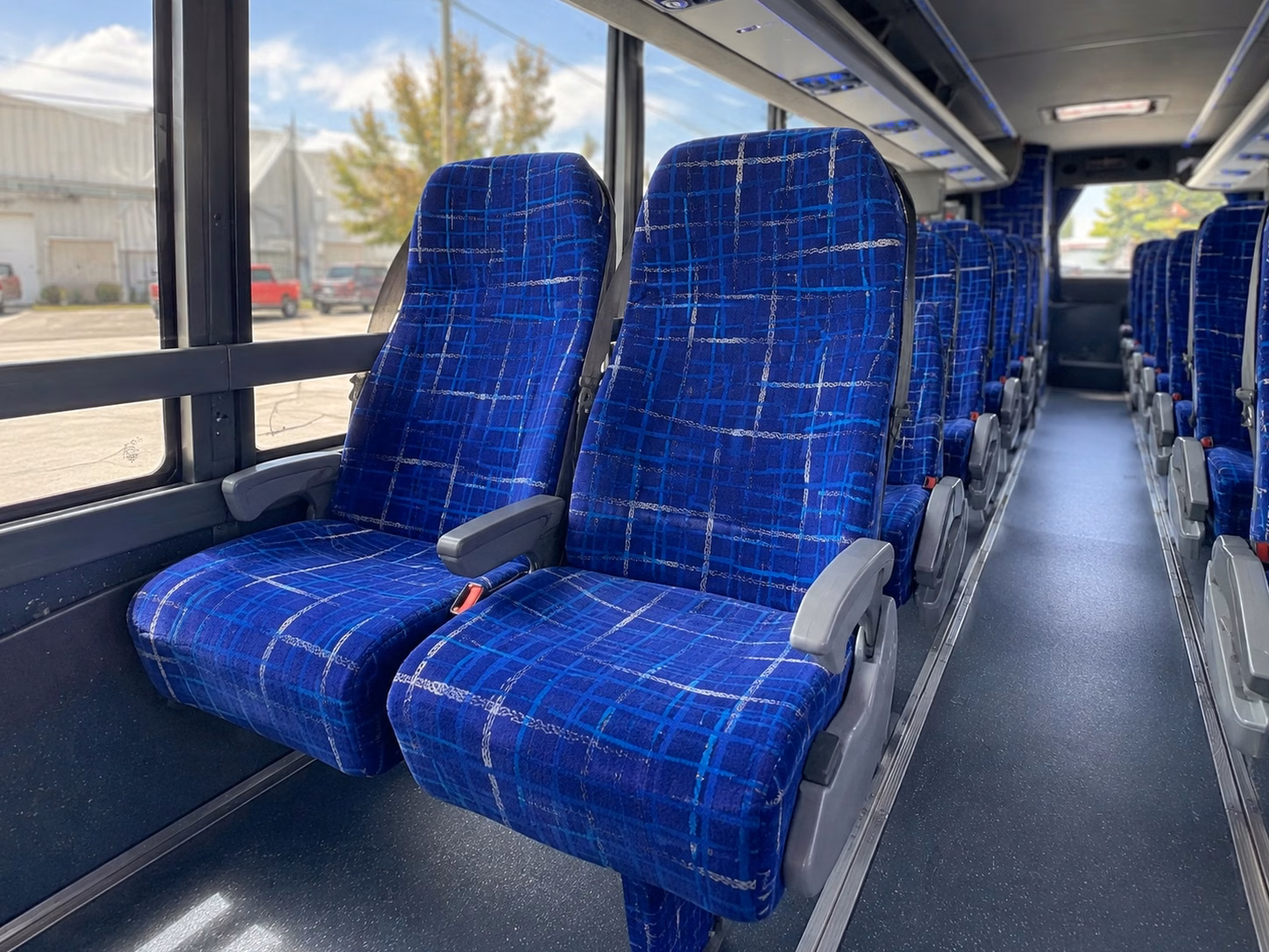charter buses to kansas city chiefs and royals games from olathe