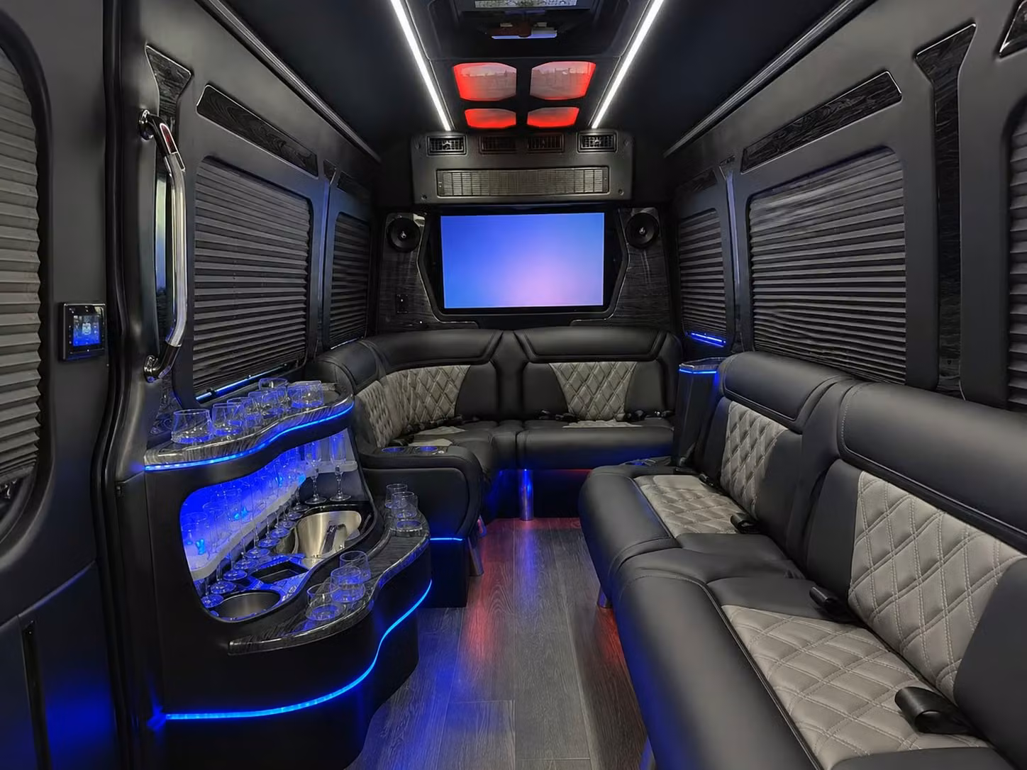 construction site shuttles and workforce transportation in olathe